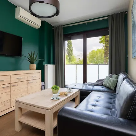 Stylish With Air Conditioning And A Private Garden By Renters وارسو