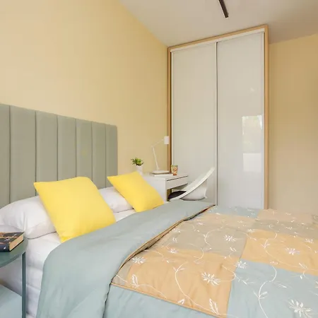 Stylish With Air Conditioning And A Private Garden By Renters شقة
