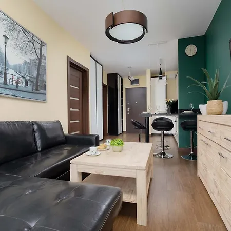 Stylish With Air Conditioning And A Private Garden By Renters شقة وارسو