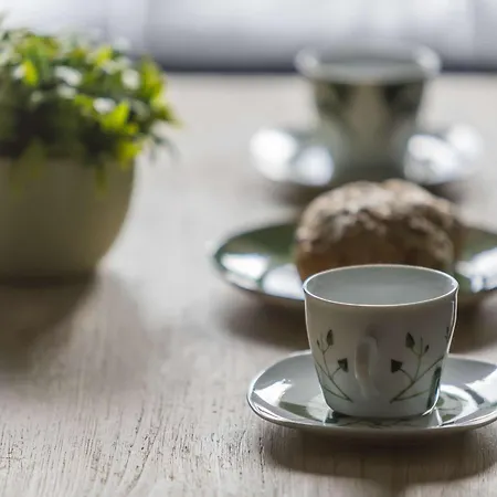 Stylish With Air Conditioning And A Private Garden By Renters