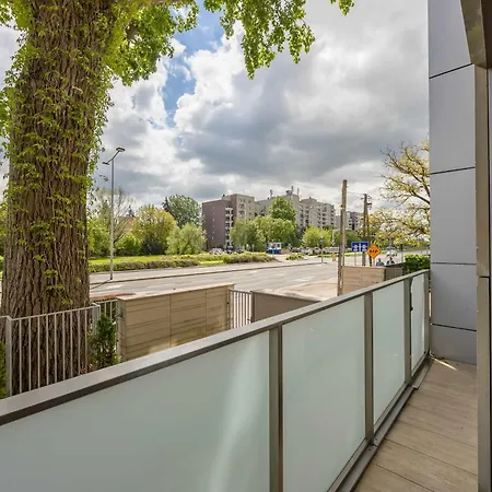 Stylish With Air Conditioning And A Private Garden By Renters وارسو